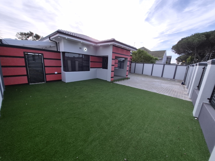 To Let 3 Bedroom Property for Rent in Crawford Western Cape
